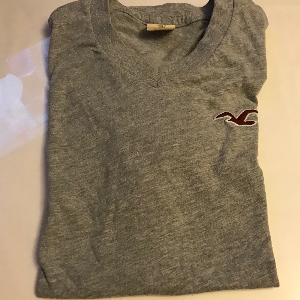 Abercrombie Grey V-Neck T-Shirt Men Size M